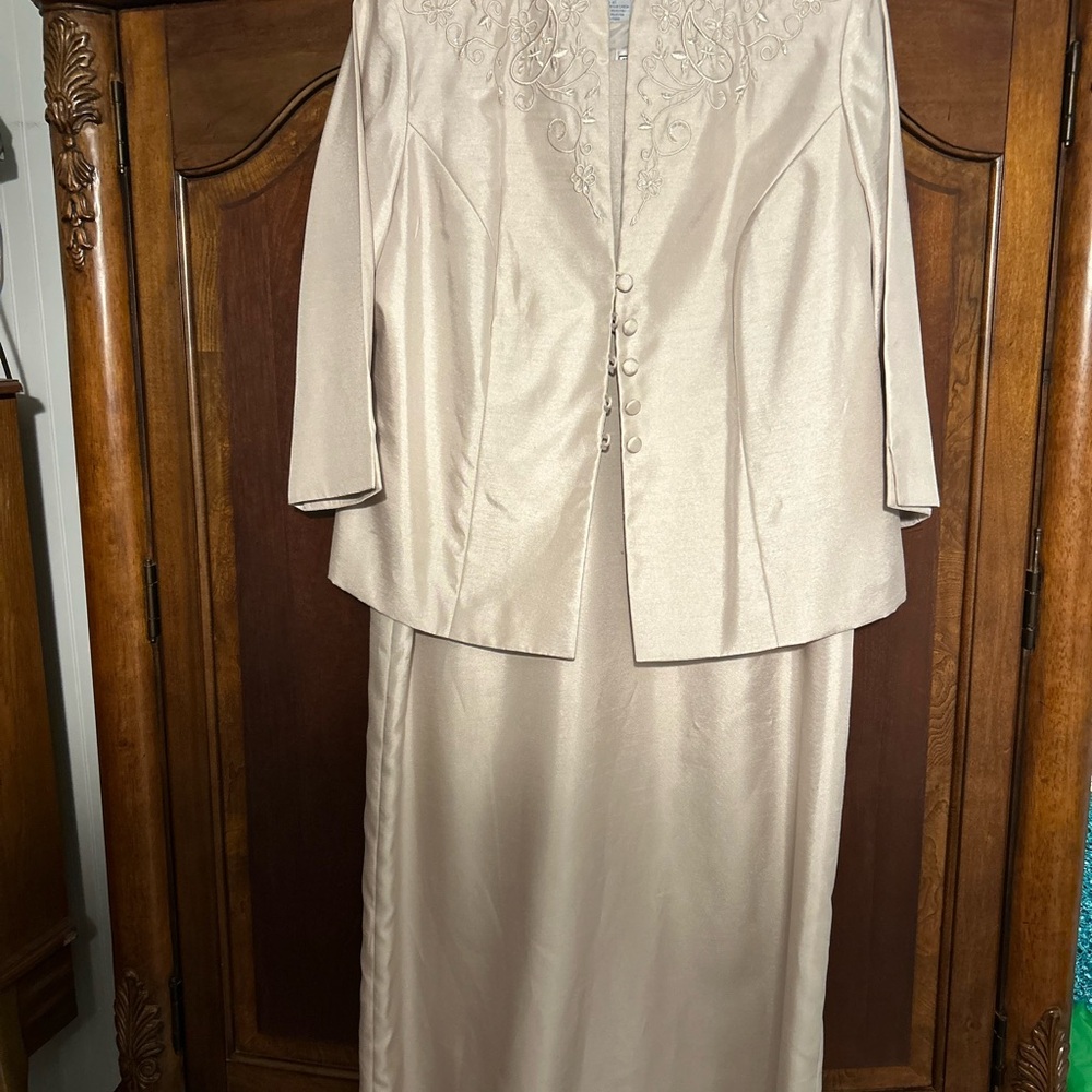 Jessica Howard Cream Skirt Set